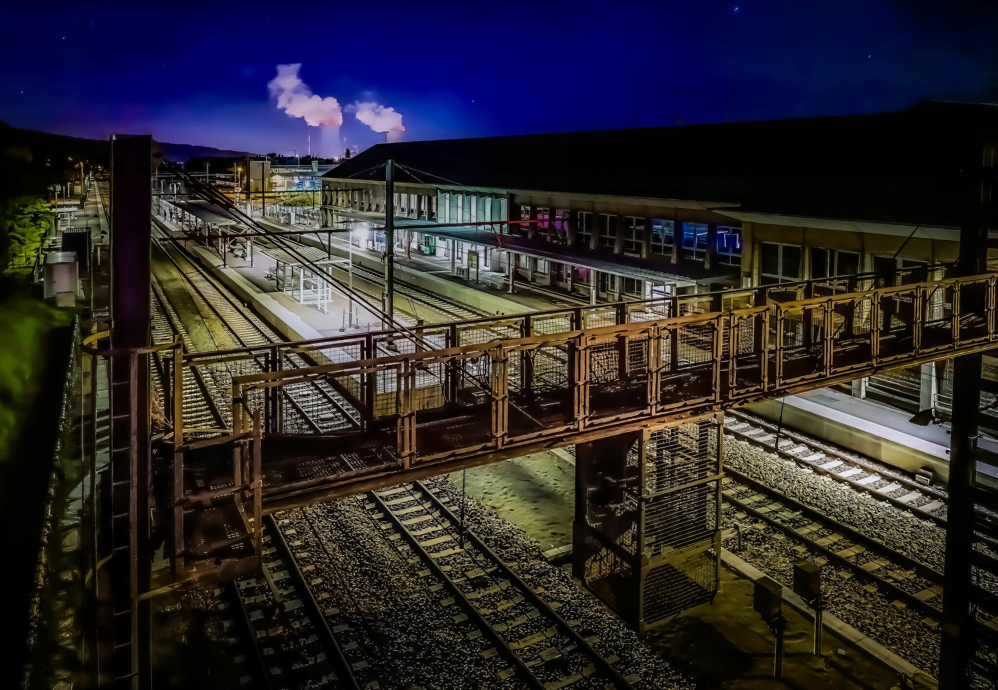 Quai de gare bien vide.... [Photo de Jean-Marie Vanebempt]