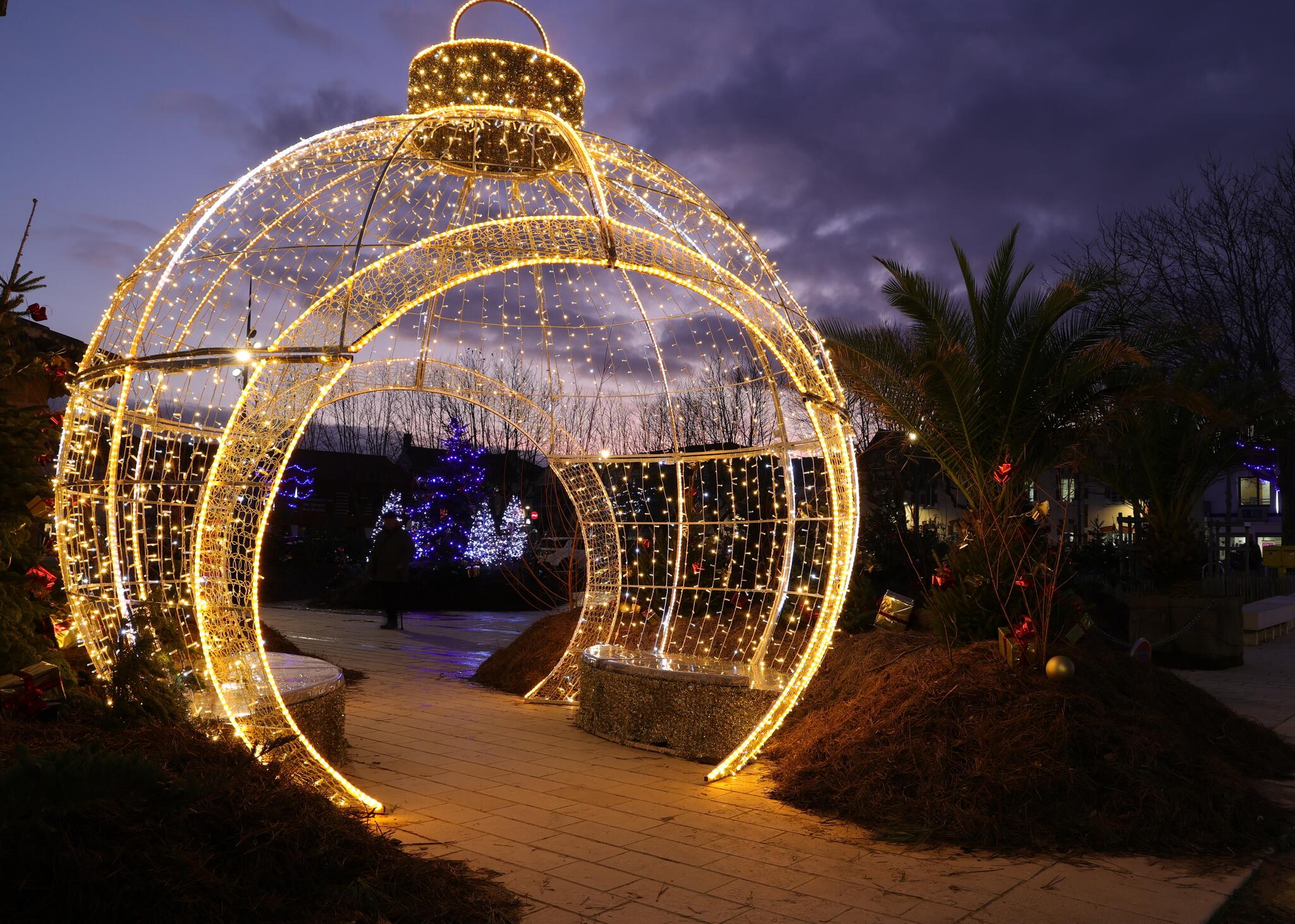 Boule de No&euml;l [Photo de Bernadette Chevalier]