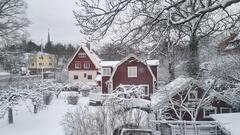 Dans son manteau rouge et blanc...