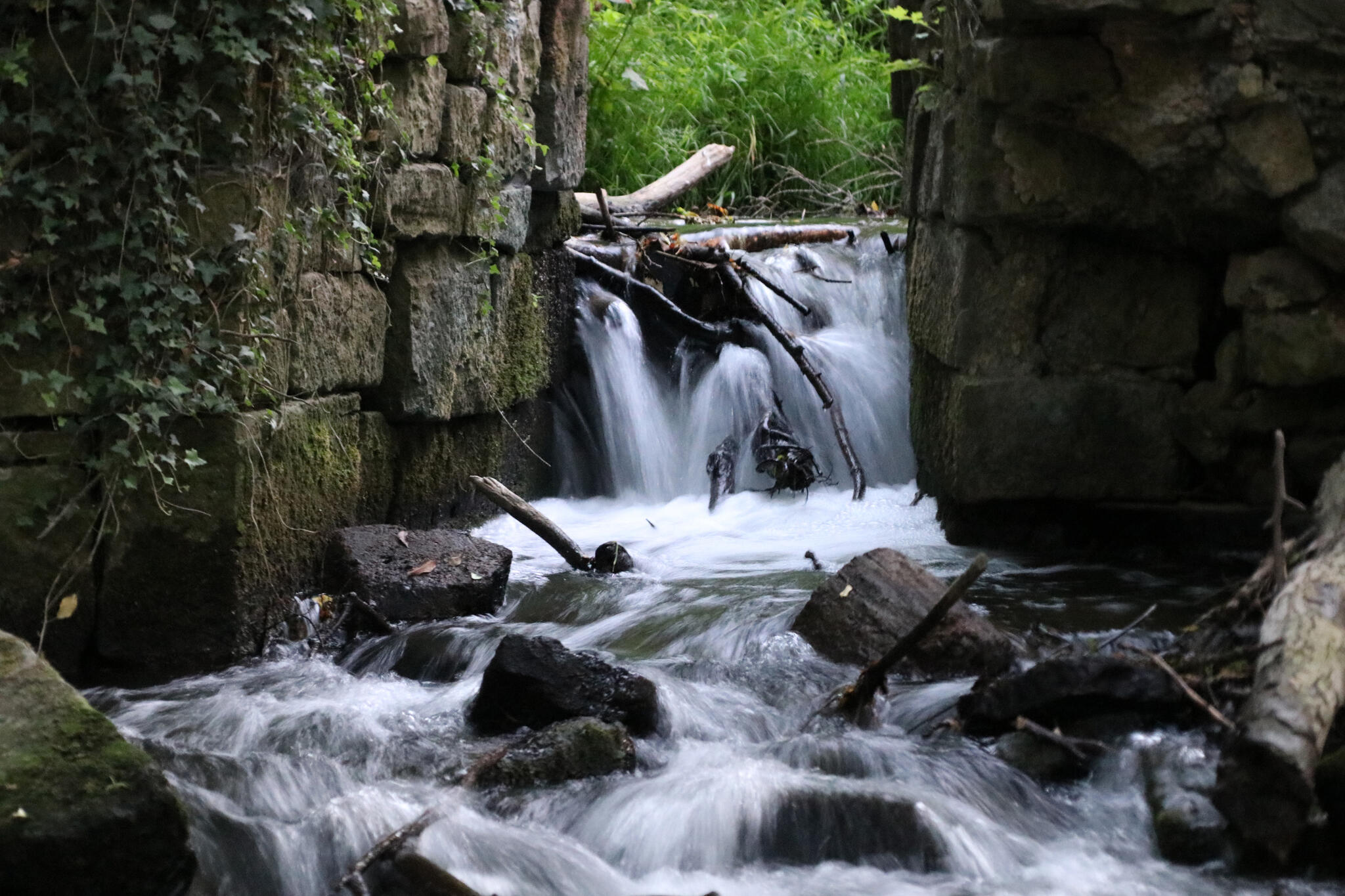Cascade du chemin de la pierre à Moha [Photo de Benoit Cornet]