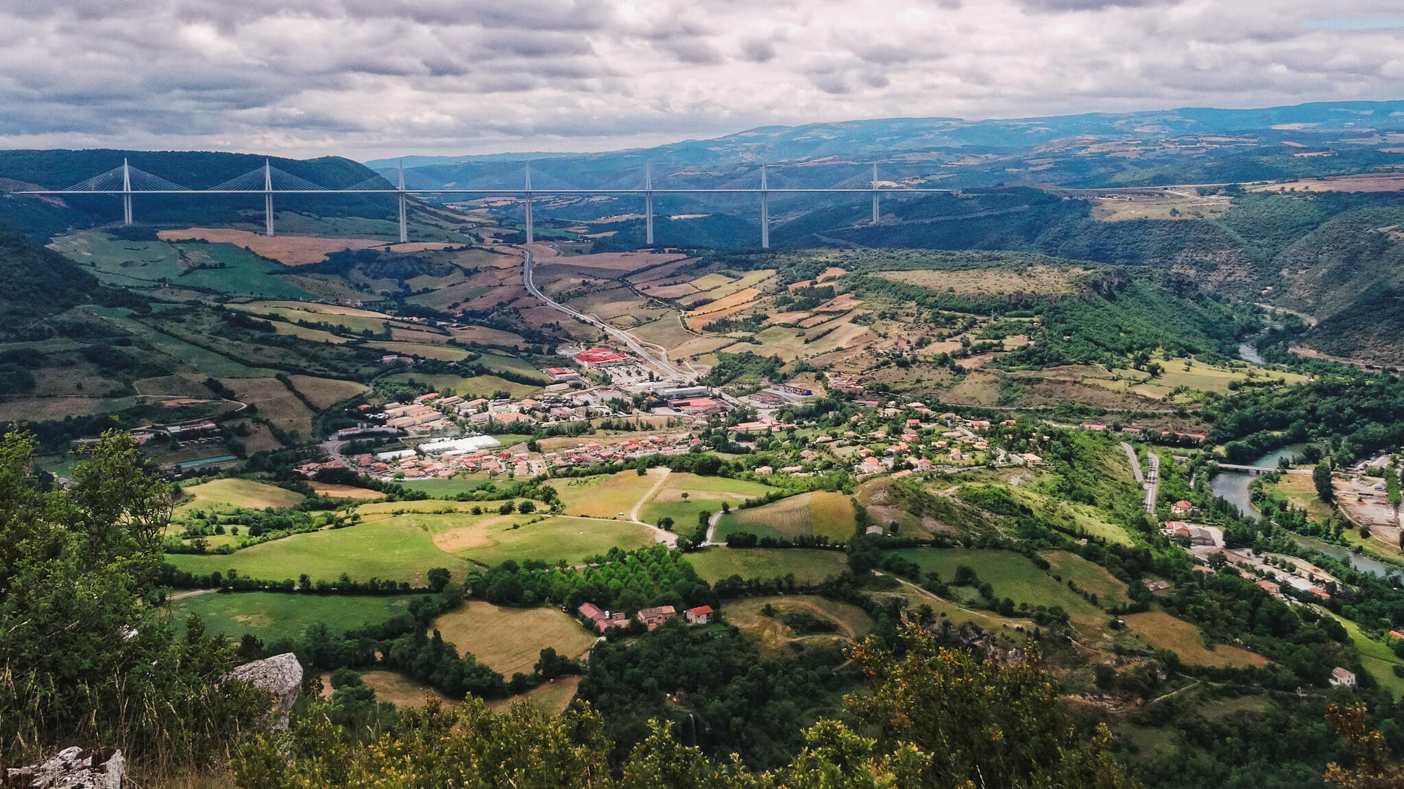 Millau... de haut [Photo de Luc Ipher]