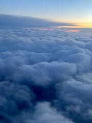 LA TETE DANS LES NUAGES