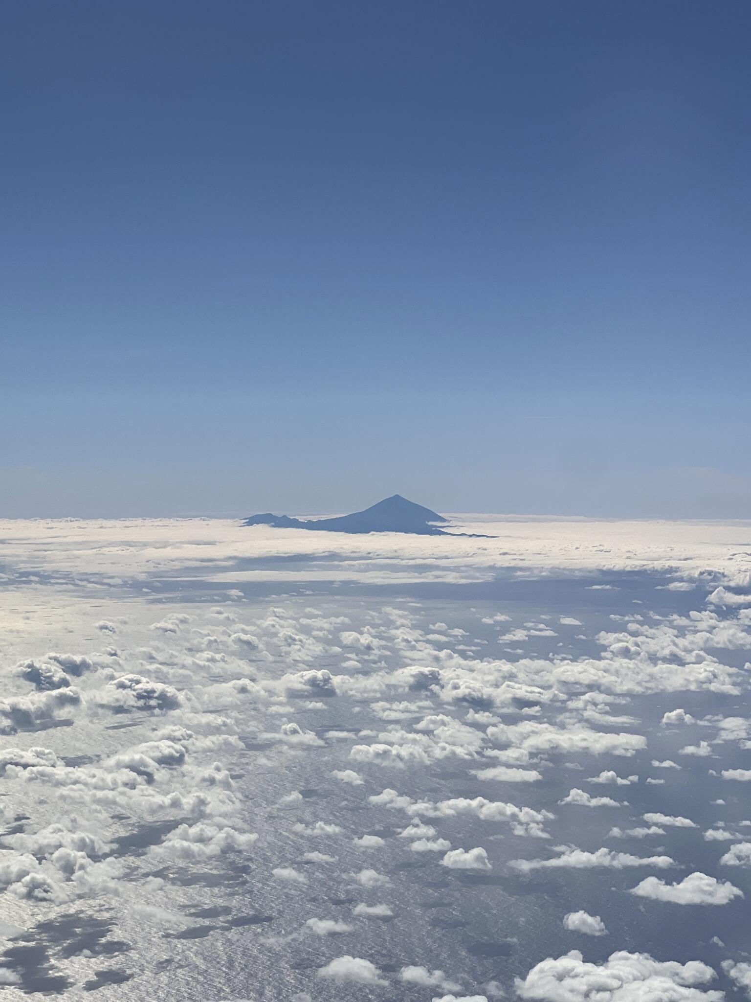 Le sommet du Teide au dessus des nuages [Photo de Sophie Thiry]