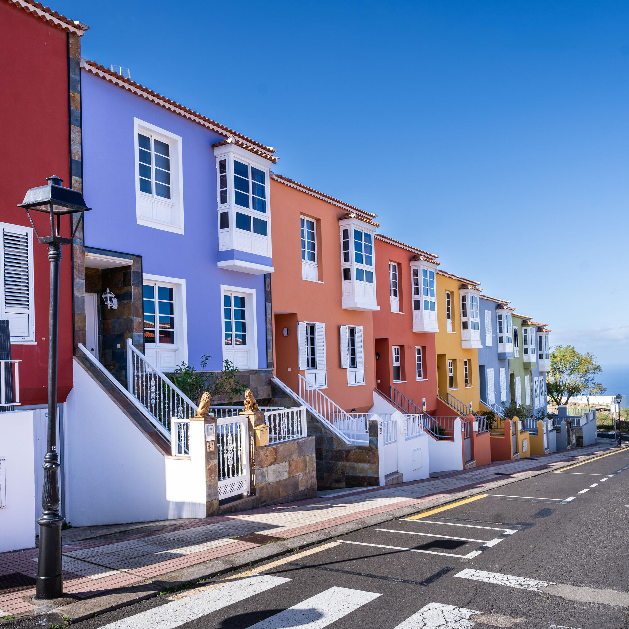Ca c'est une belle rangée de maisons colorées ! [Photo de François Piette]