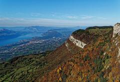 Le Lac du Bourget et Aix les Bains depuis la croix du Nivolet, Savoie