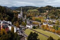 Sanctuaire de Lourdes en automne