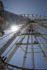 Thème Géométrie :Grande roue en contre plongée