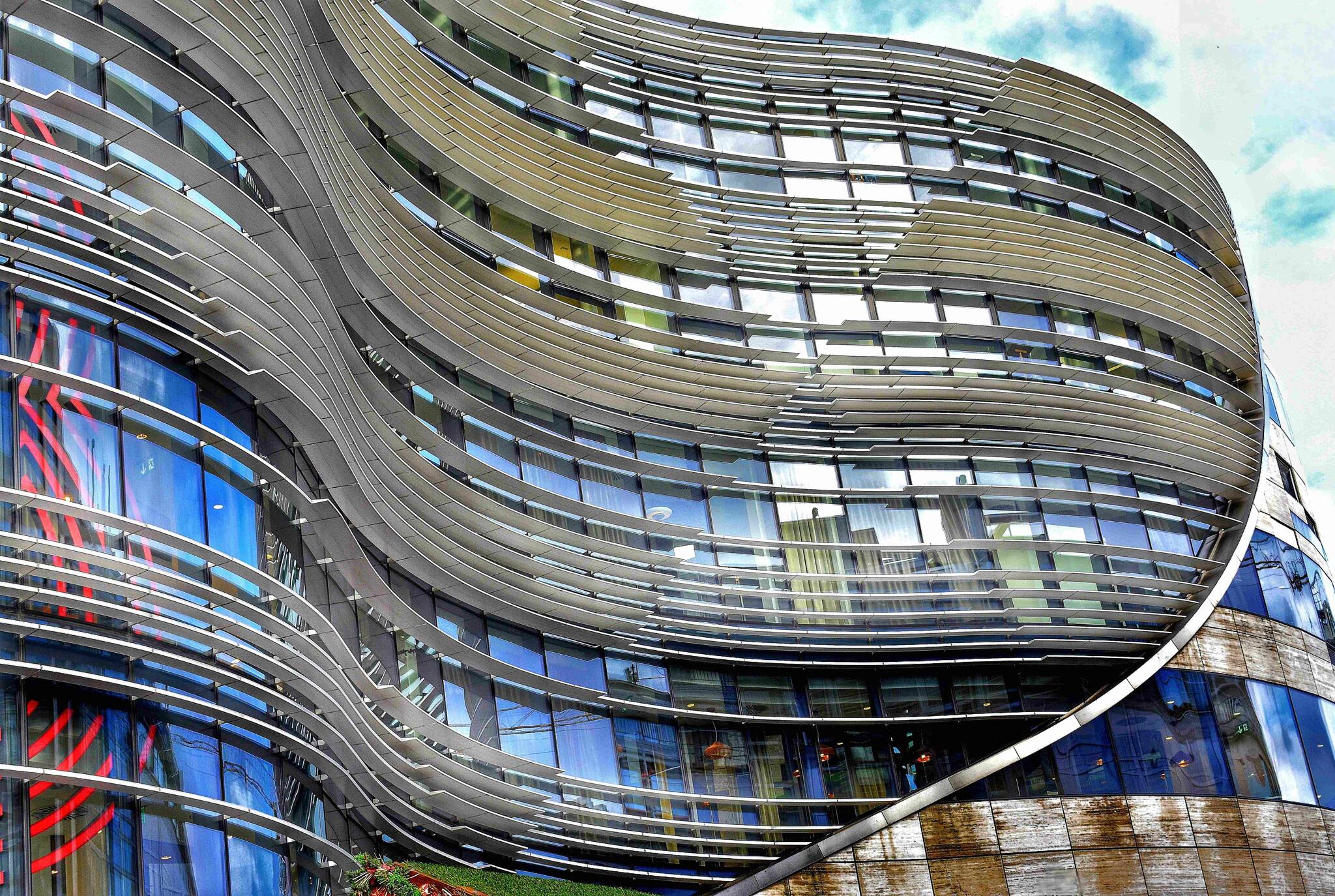 Courbes et Droites... Une Belle Union [Photo de Jeannine Sacre]