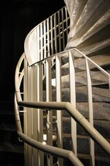 Les escaliers montent ou descendent