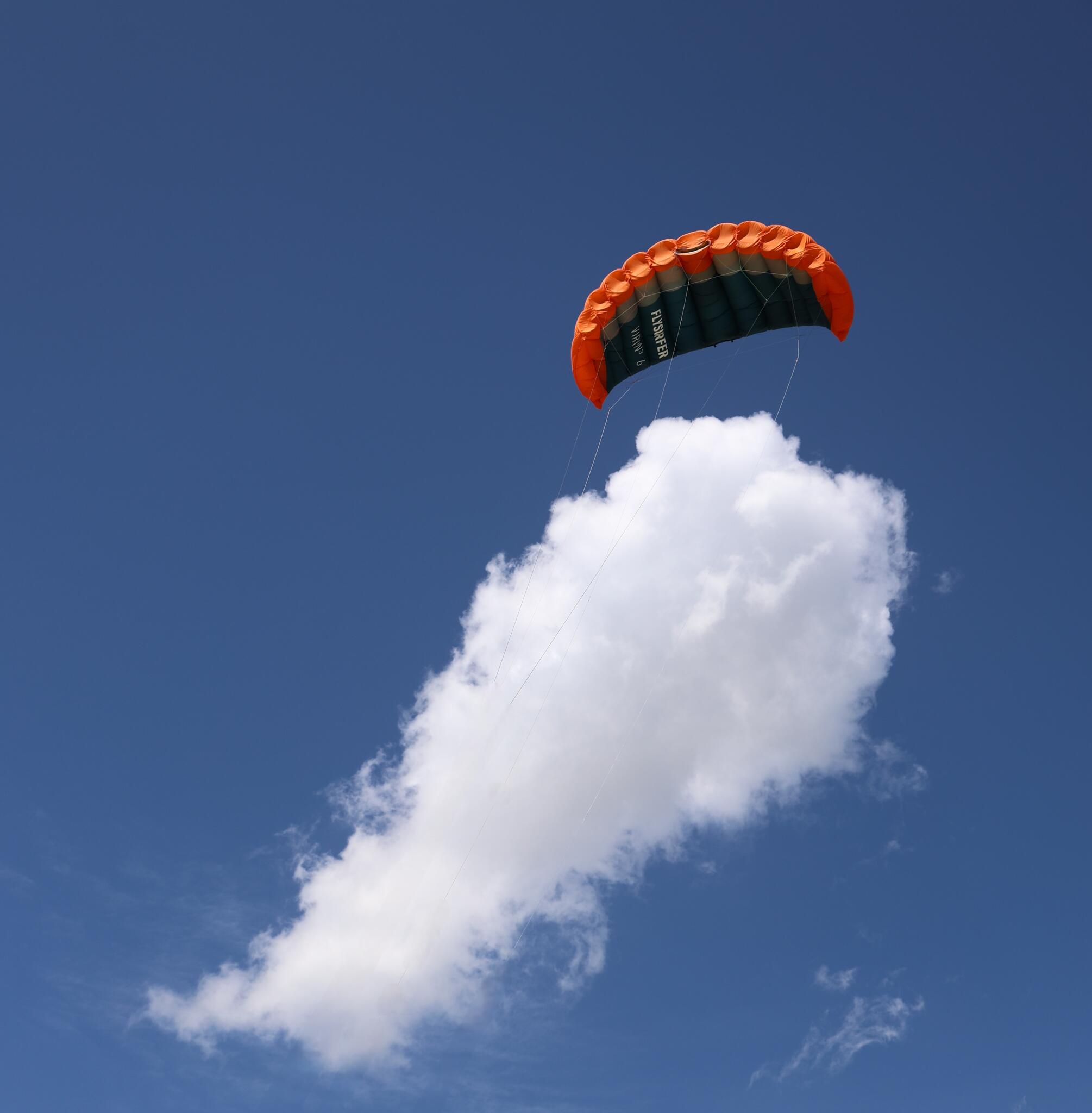 Parasol pour Nuage [Photo de Jeannine Sacre]