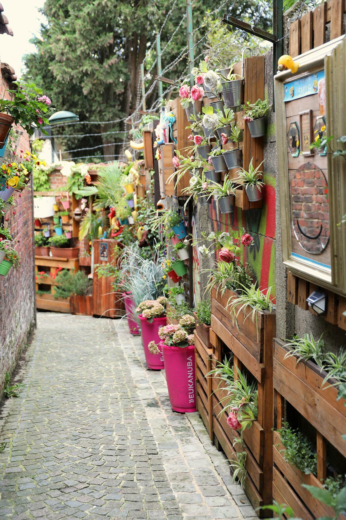 La ruelle d'Adem (Chemin des Roses - 1180) [Photo de Jean Putzeys]