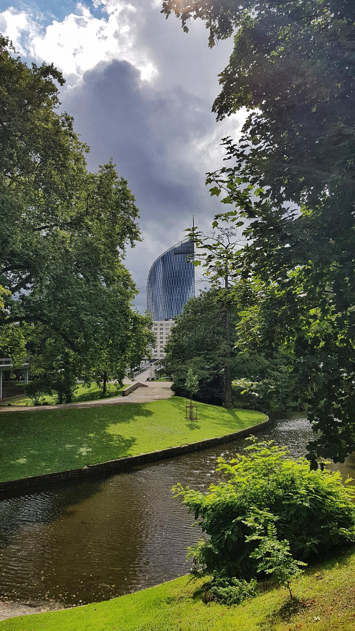 La reine du parc [Photo de Suzy Louvieaux]