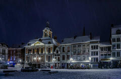 Tombe la neige, nous chante Adamo...