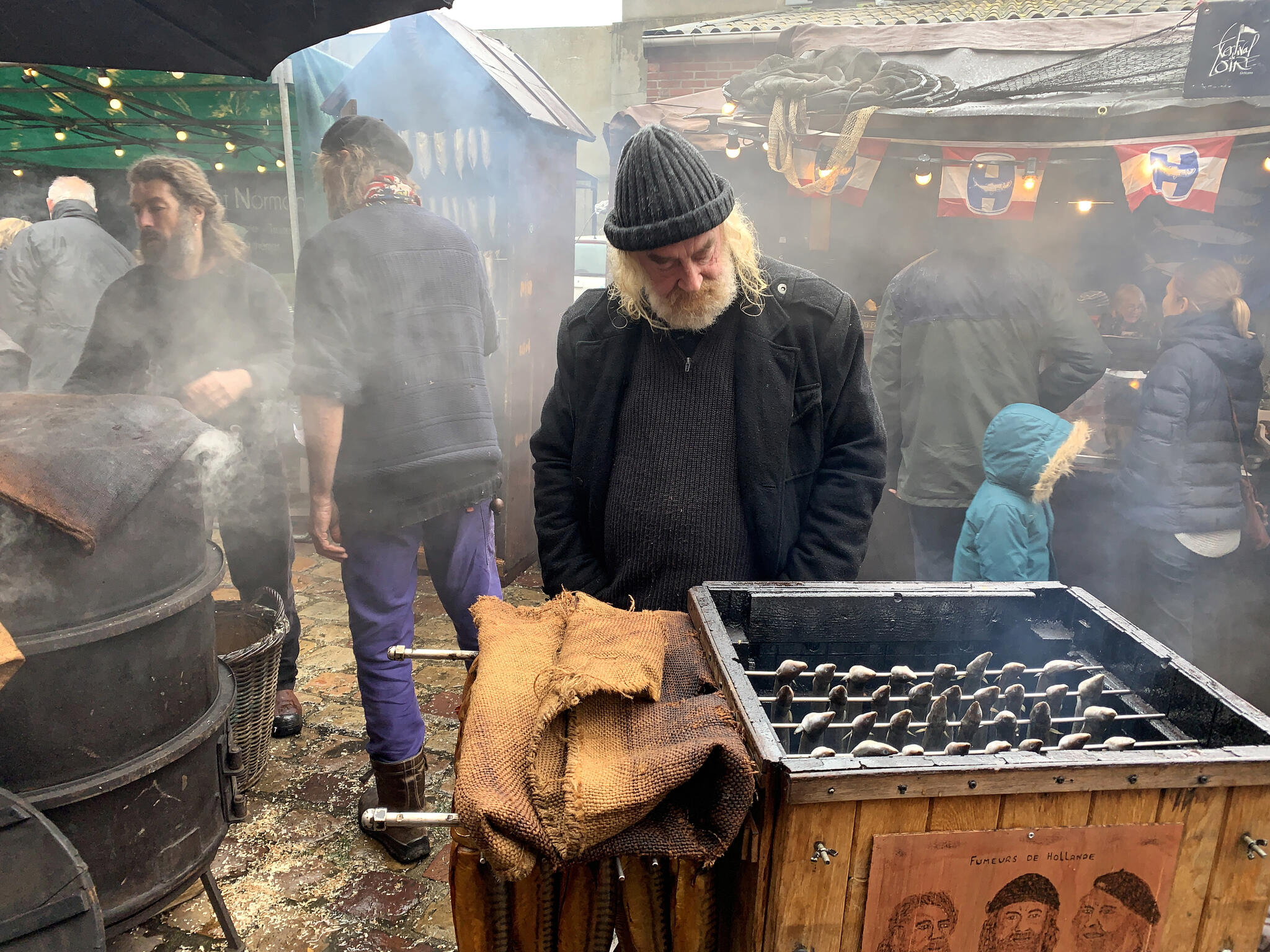 Je fume les harengs et je parfume la ville ! [Photo de Pascal Bronnec]