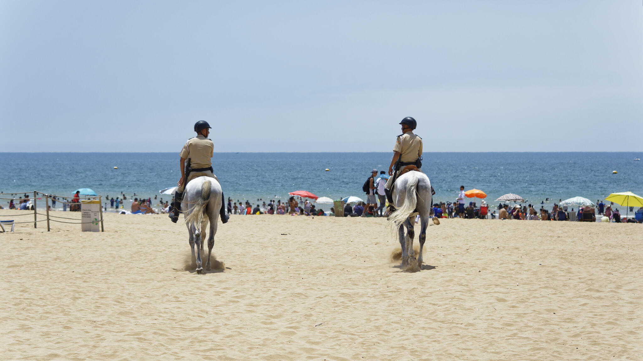 Reposez vous, nous sommes là pour votre sécurité [Photo de Gérard Bronnec]