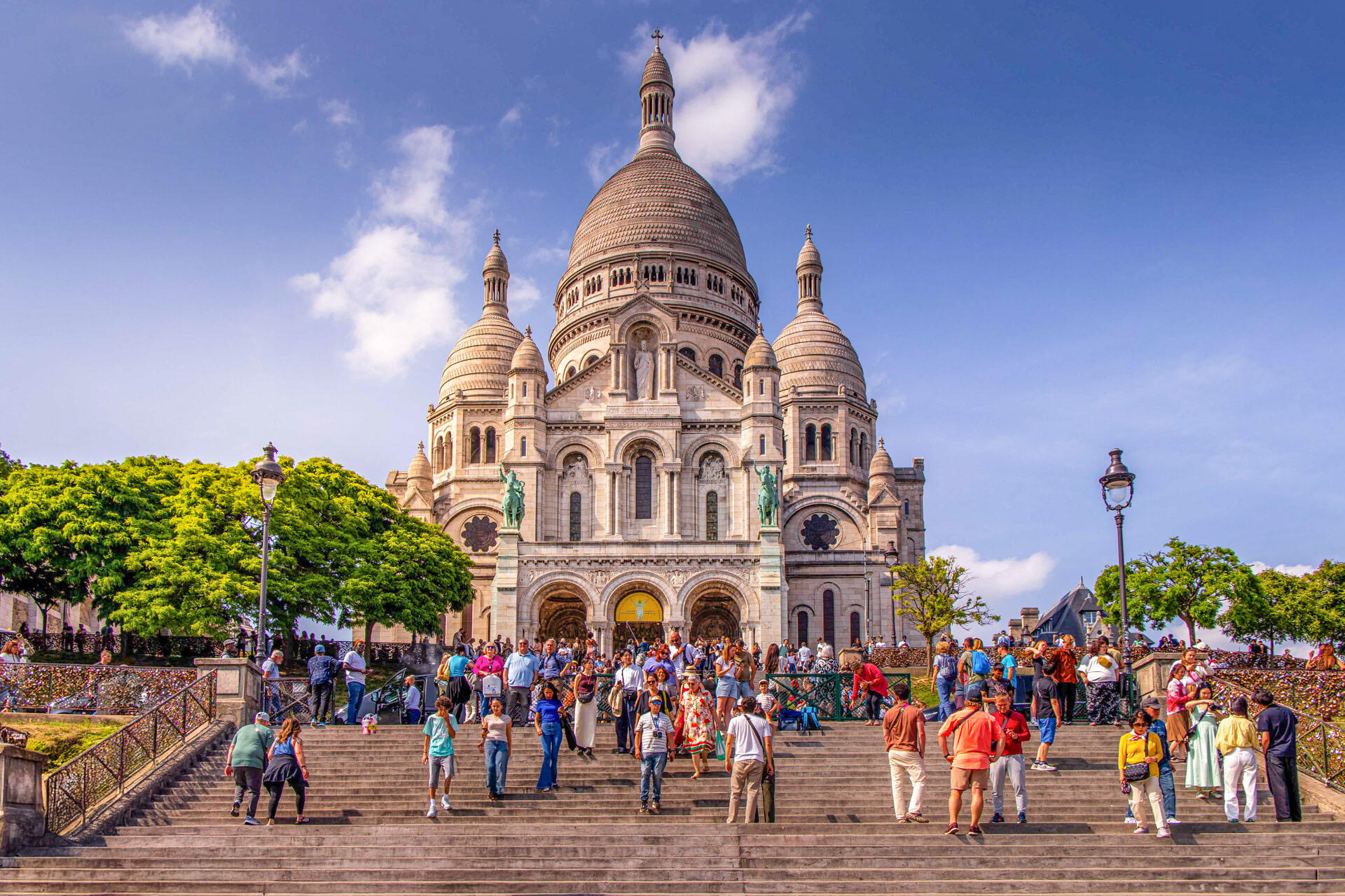 Les escaliers de la Butte sont durs aux miséreux [Photo de Dominique Sch]