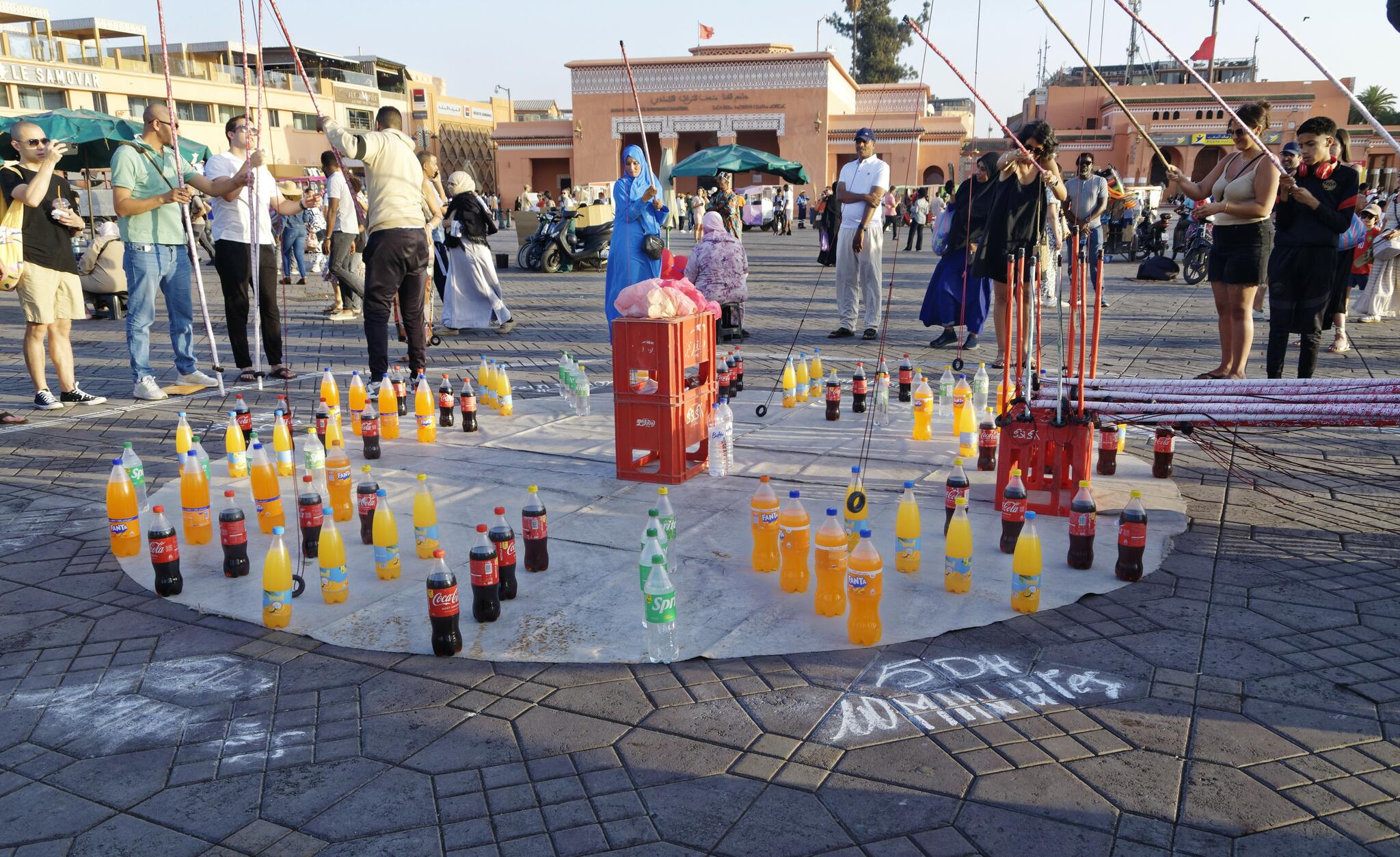 Pour la prochaine fois, des bières ( belges !) Place Jemaa el Fna. Marrakech. [Photo de Gérard Bronnec]
