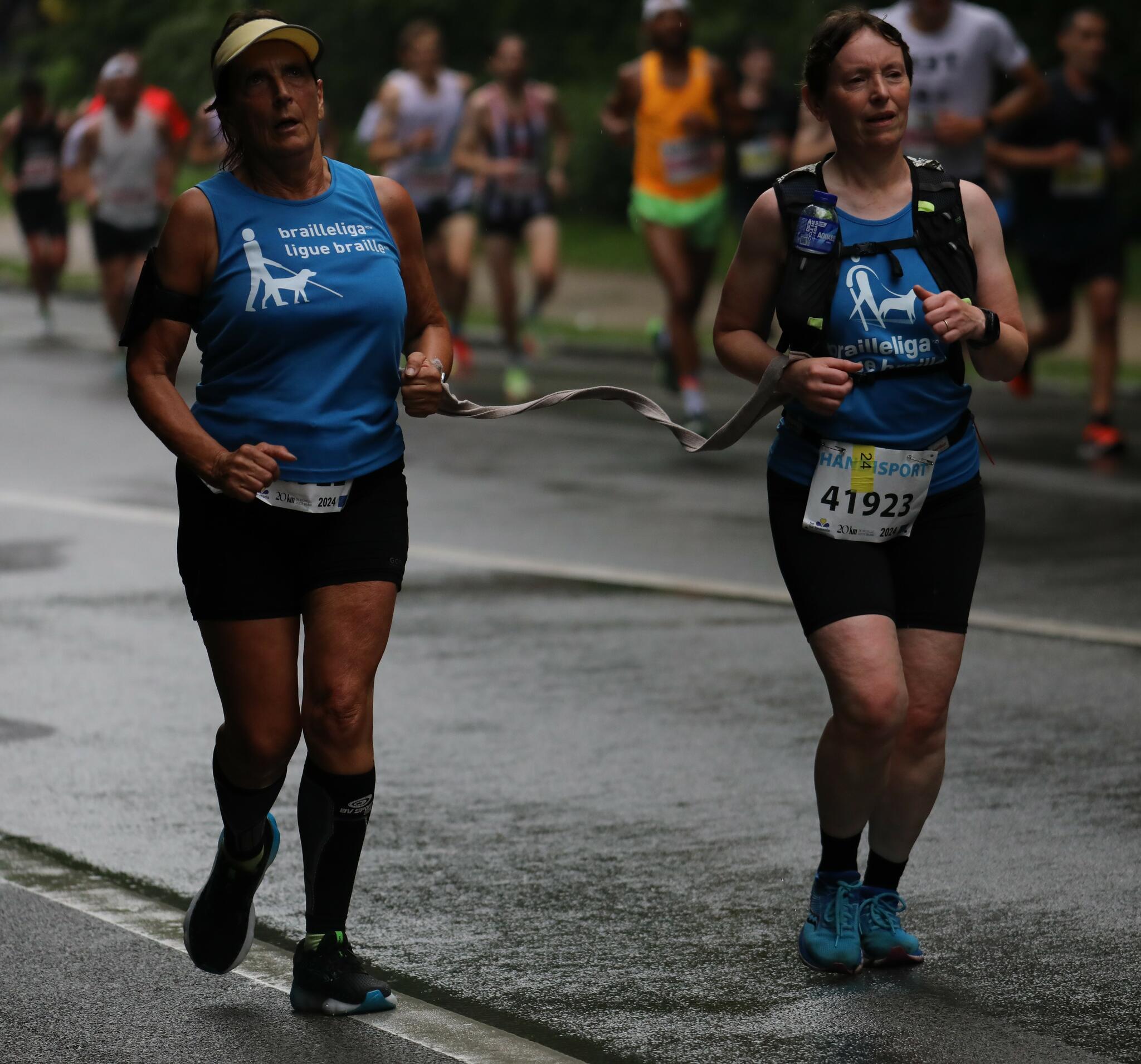 Entraide [Photo de Daniele Deleglise]