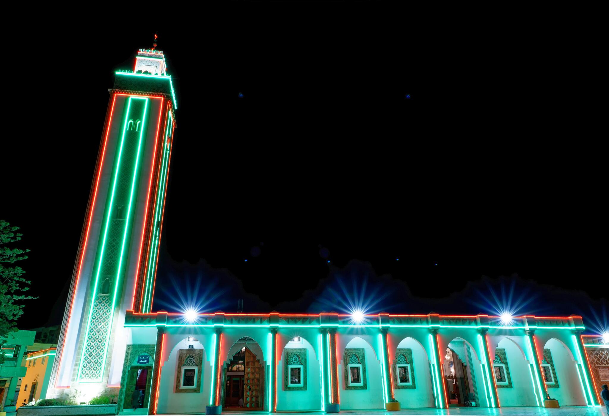 Mosquée Loubnane,Agadir, aux couleurs du Maroc   Maroc [Photo de Gérard Bronnec]