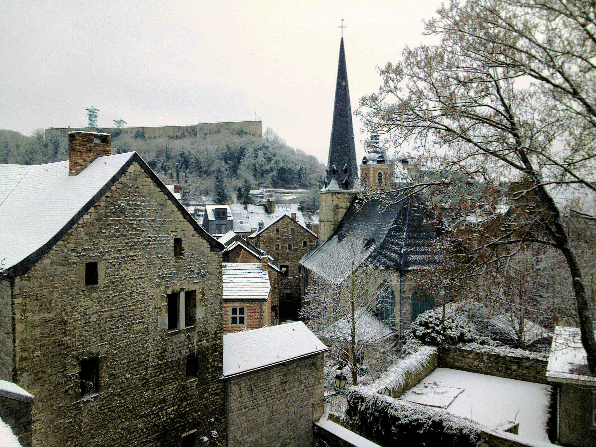 Saint Mengold a froid ! [Photo de Jean-Marie Vanebempt]