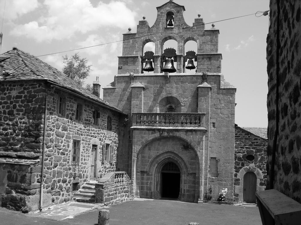 Eglise Romane de Saint Front [Photo de Claudine Diricq]