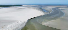 Camaïeu de bleu dans la Baie du Mont St Michel