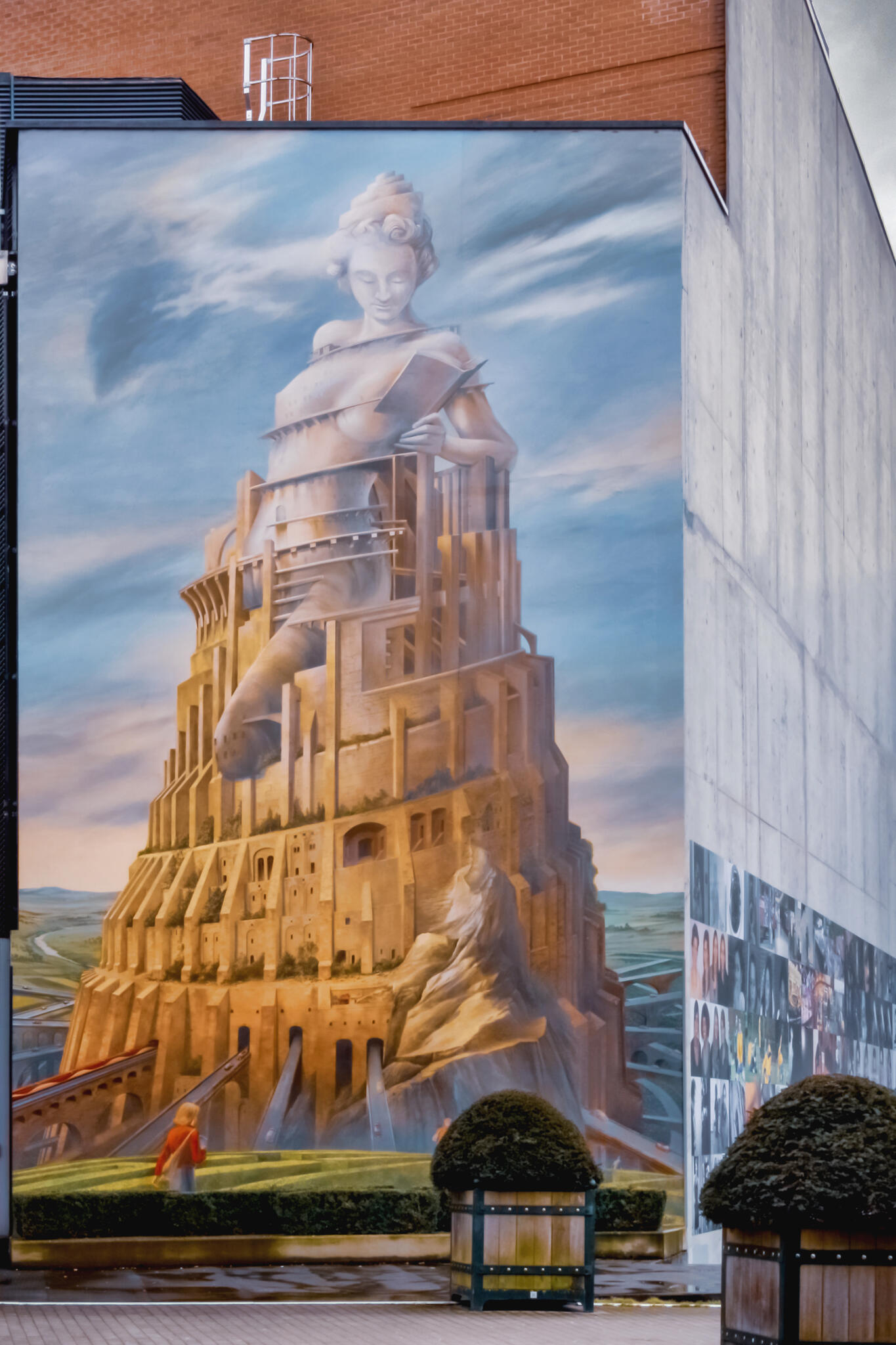 La tour infinie de François Schuiten - Louvain-la-Neuve [Photo de Tanie Bettens]