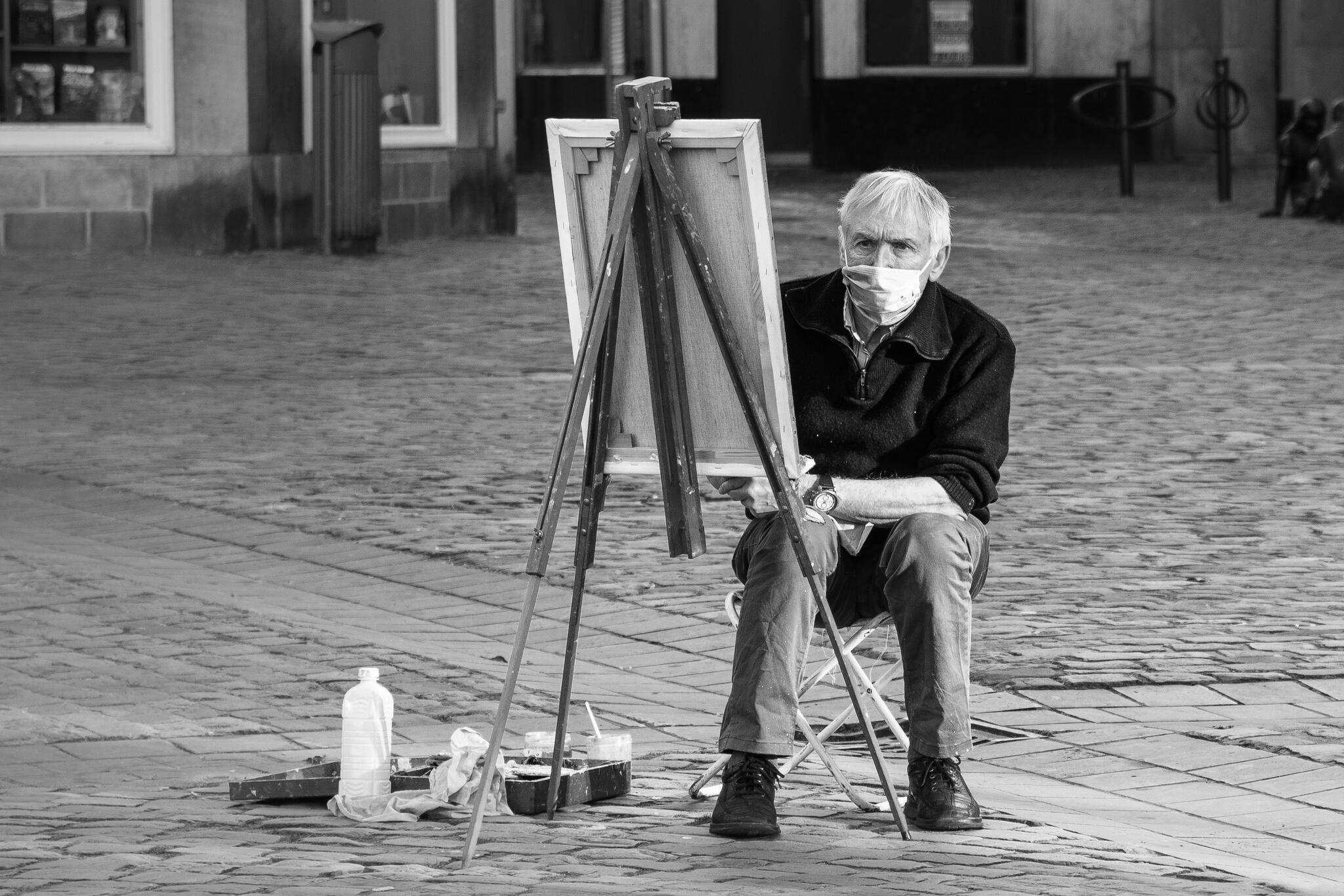 Seul avec sa toile (période Covid) [Photo de Eric Martini]