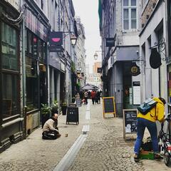 Liège et la rue Neuvice un dimanche matin 