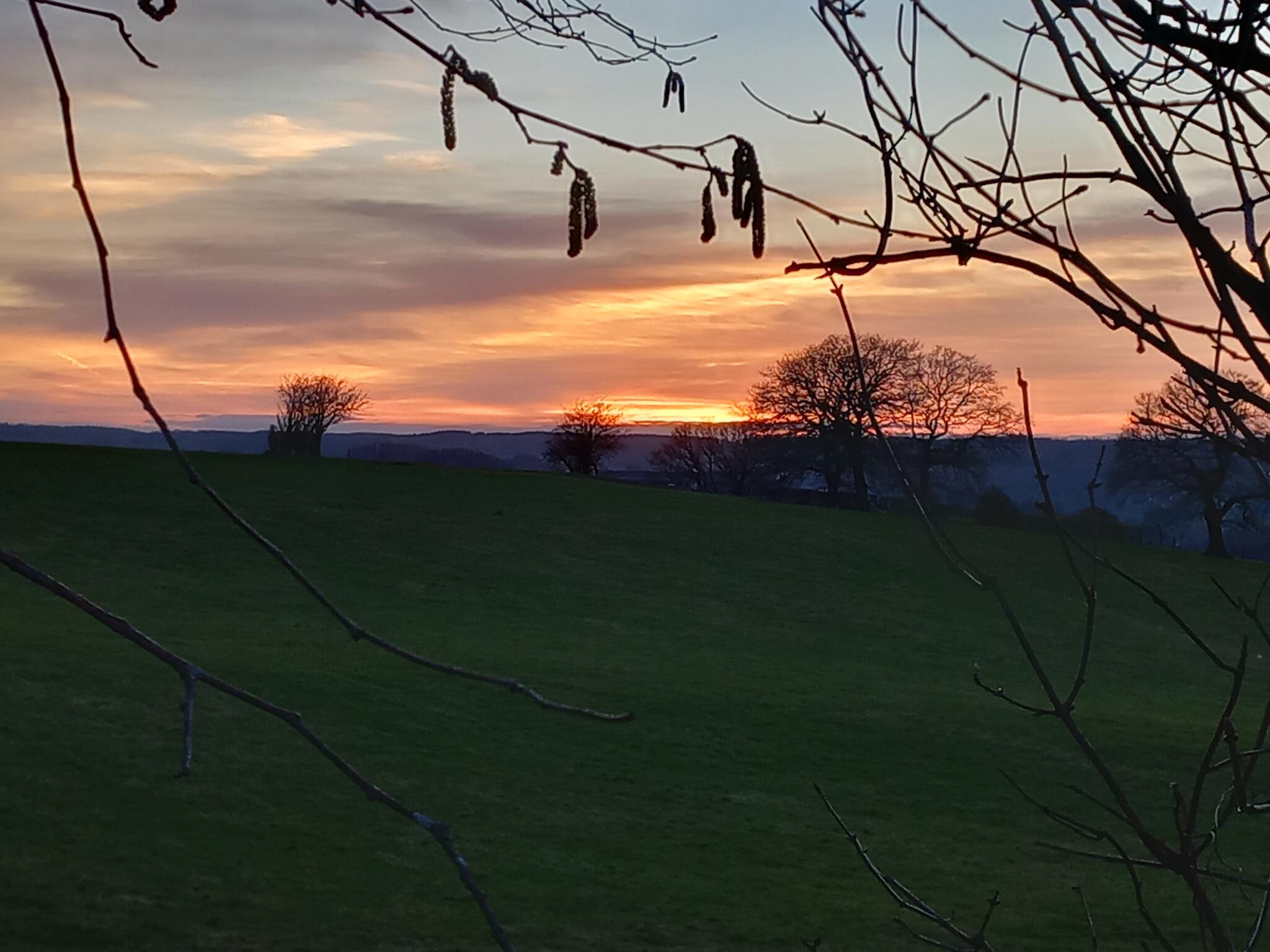 Coucher de soleil sur Theux  [Photo de Céline Caucheteux]