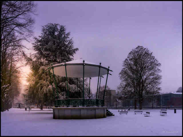 Huy - Coucher de soleil sur le kiosque; [Photo de Jean-Marie Vanebempt]