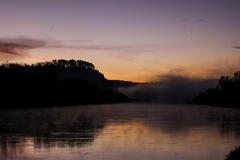 brume au levant sur la Meuse