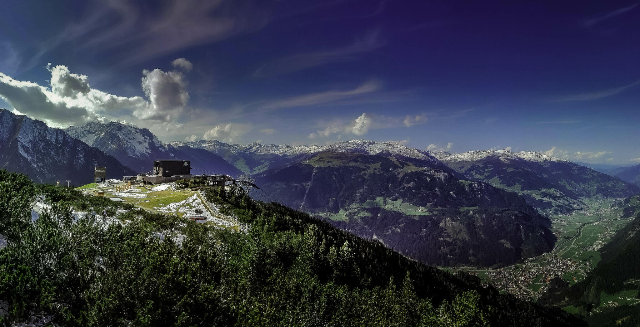 Vue sur le Zillertal et Mayrhofen (Tyrol) [Photo de Jean-Marie Vanebempt]